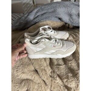 Reebok woman  White Lace Up Low Top Athletic Sneakers Solid Casual Style